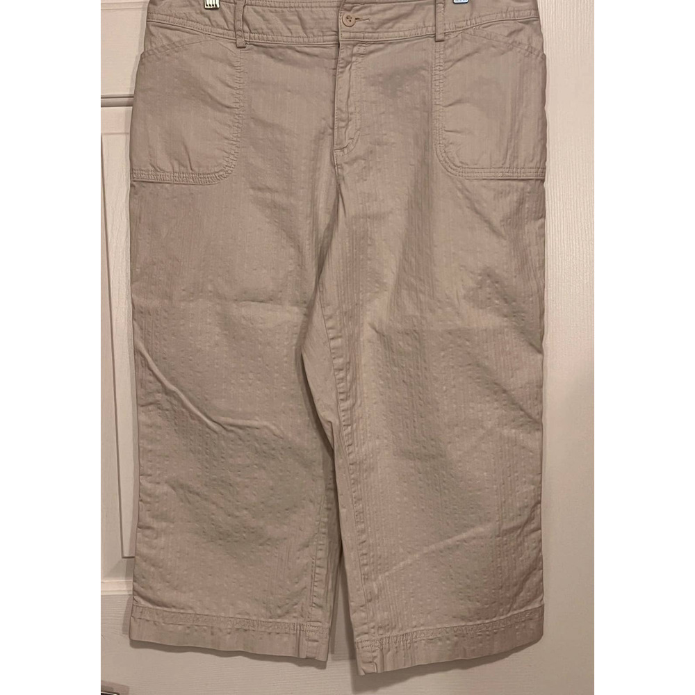Chico's‎ Woman's Cream Capri's Size 2 20" Inseam x 16" Waist